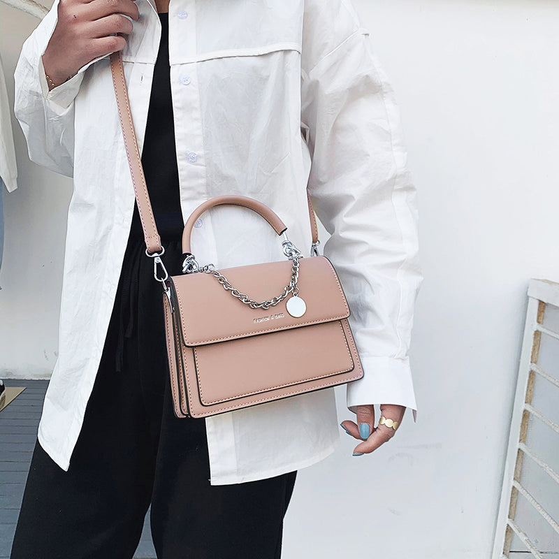 Chic Chain-Detail Shoulder Bag