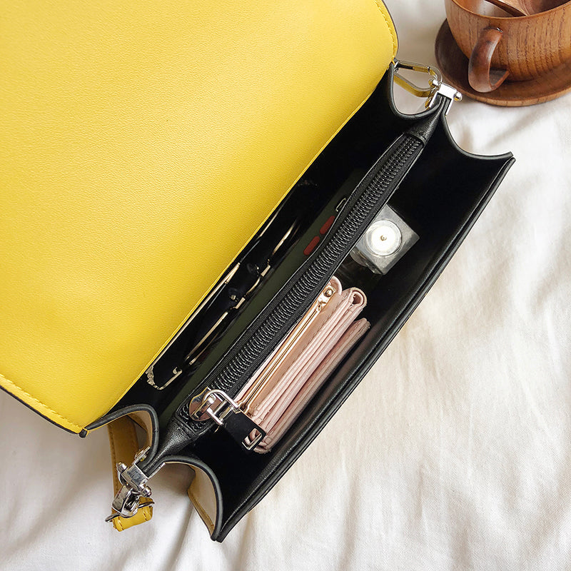 Chic Chain-Detail Shoulder Bag